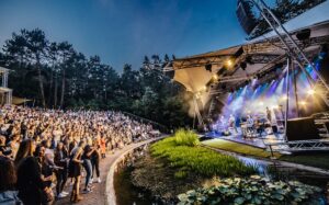 Band treedt op in de openlucht