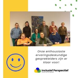 Groep van 9 mensen met daaronder de tekst: Onze ervaringsdeskundige gespreksleiders zijn er klaar voor